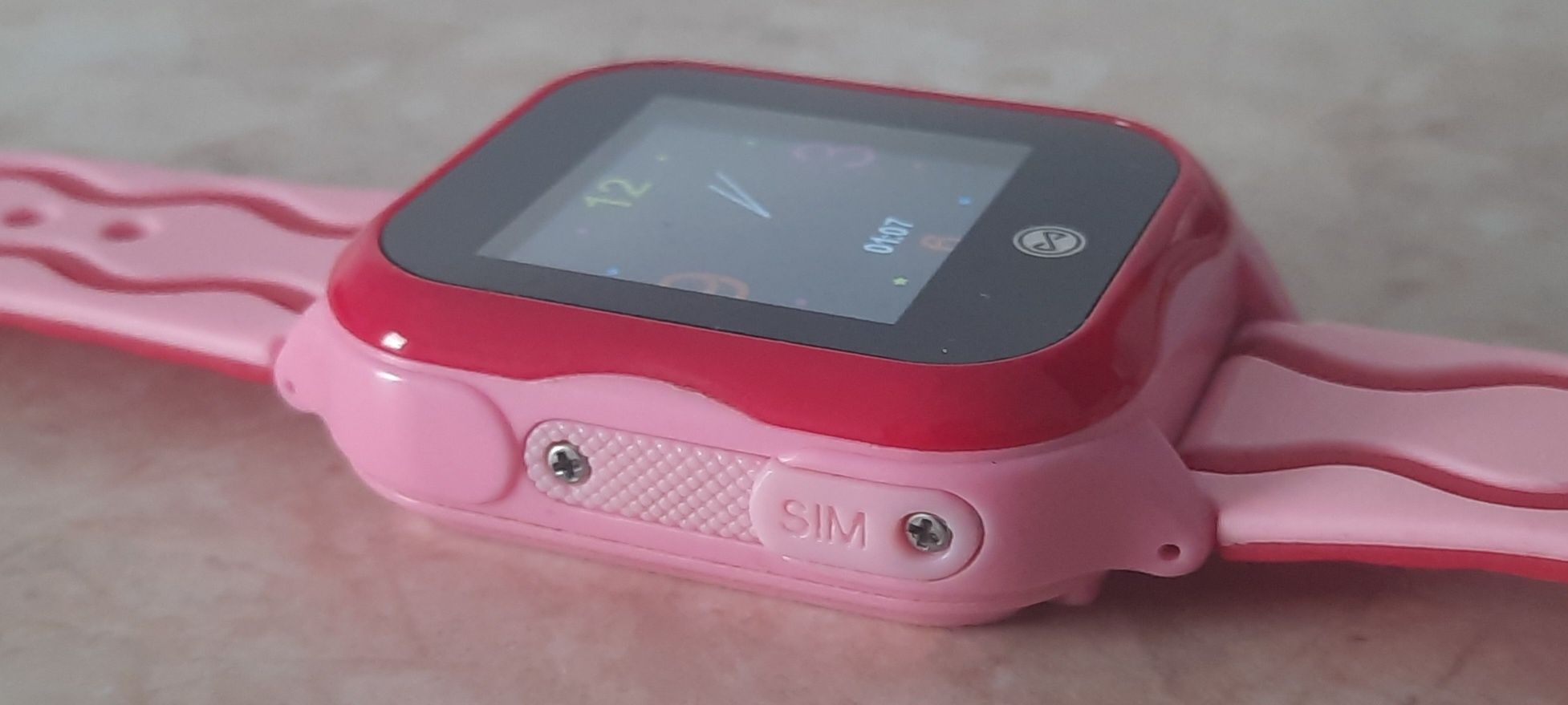 Zegarek Smartwatch różowy dla dziecka GPS Forever KW300