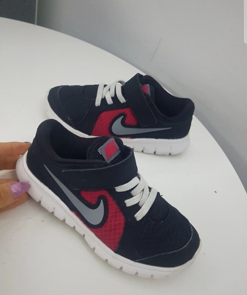 Buty chłopięce Nike rozmiar 27.5 stan bardzo dobry