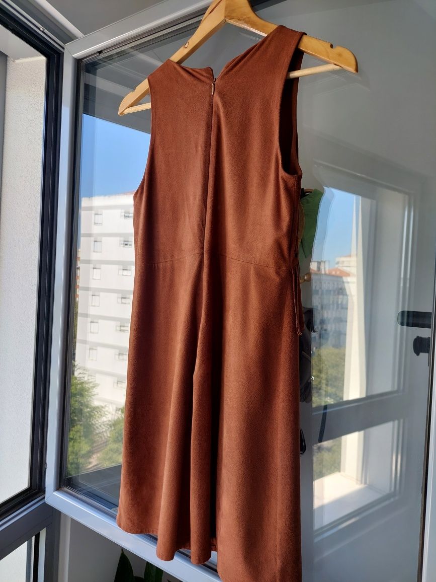 Vestido camurça castanho