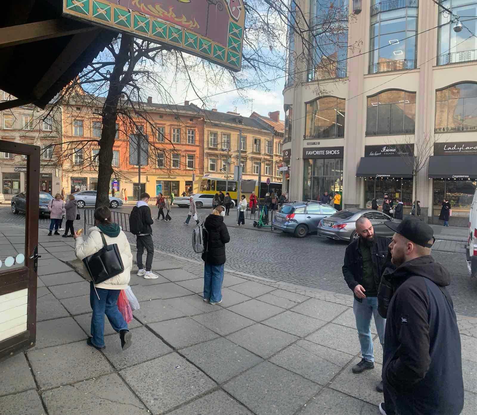 Оренда фасадного приміщення в мега прохідному місці навпроти МАГНУСУ