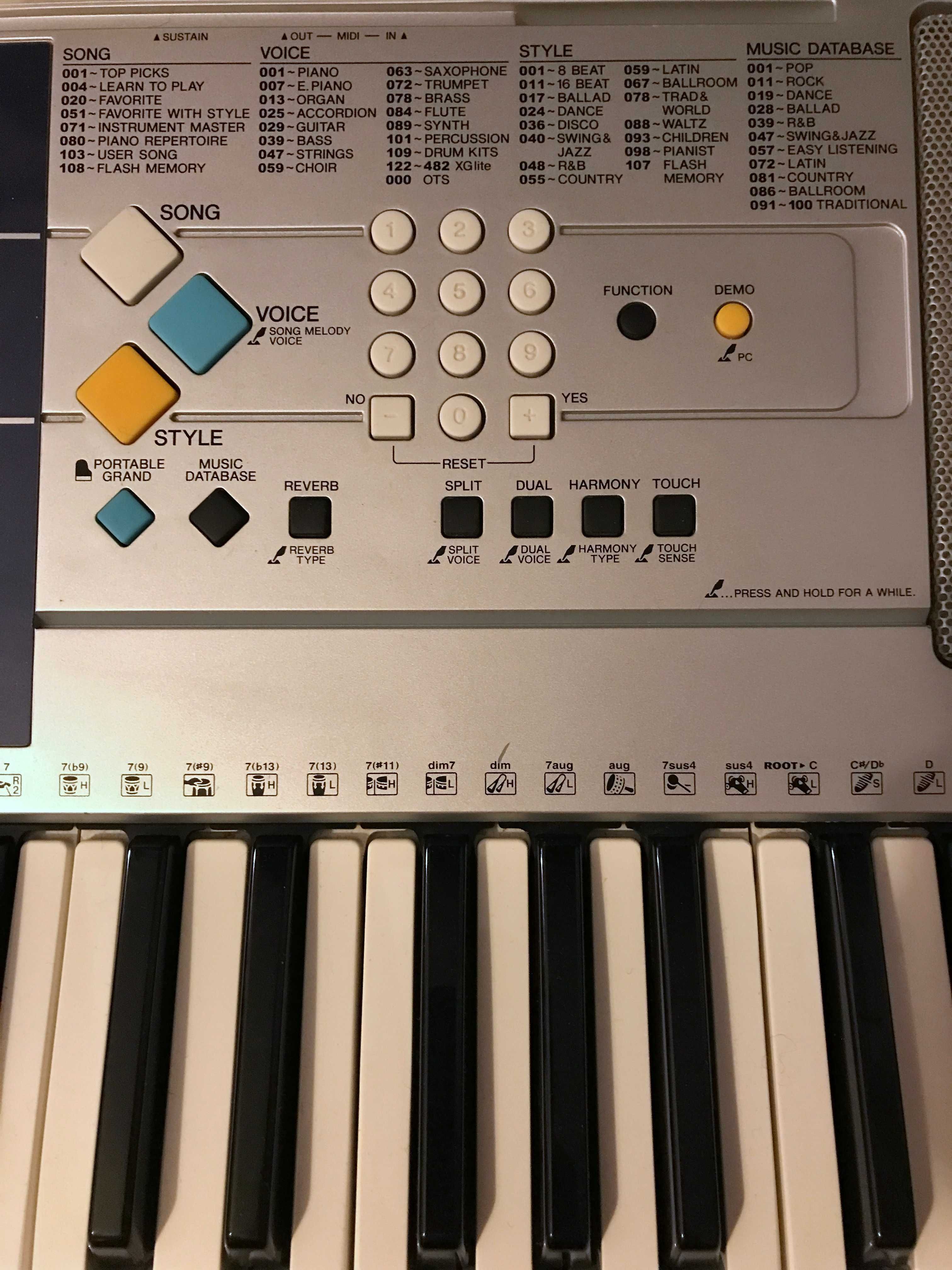 Teclado Yamaha PSR E323