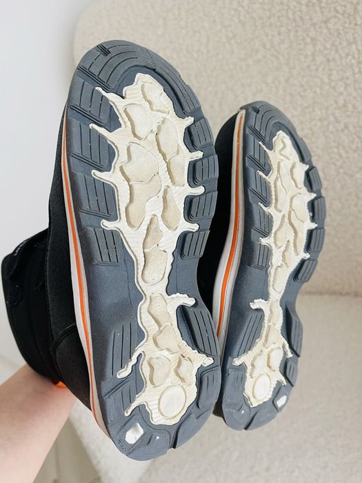 чоботи, черевики Lassie