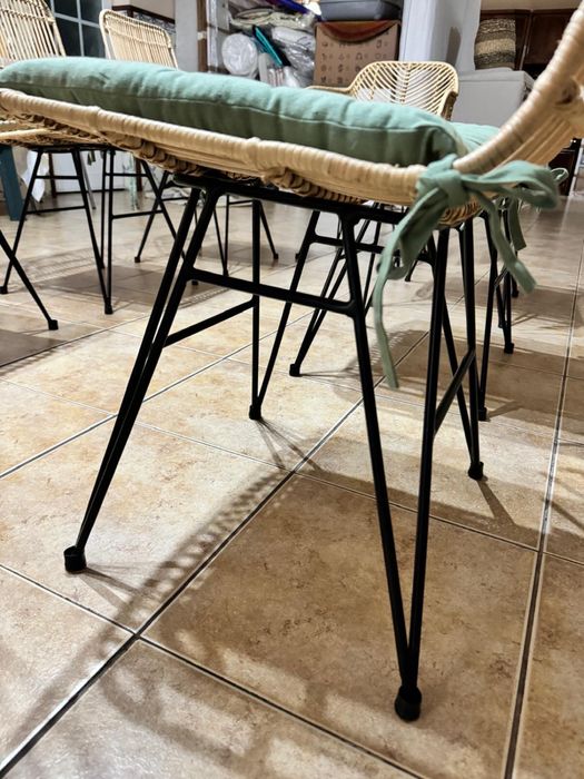 Disponível: Cadeiras em vime