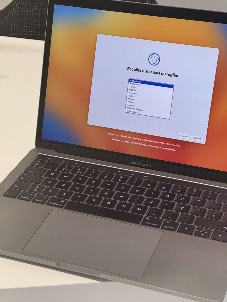 MacBook Pro 13” com Touch Bar (bateria nova)