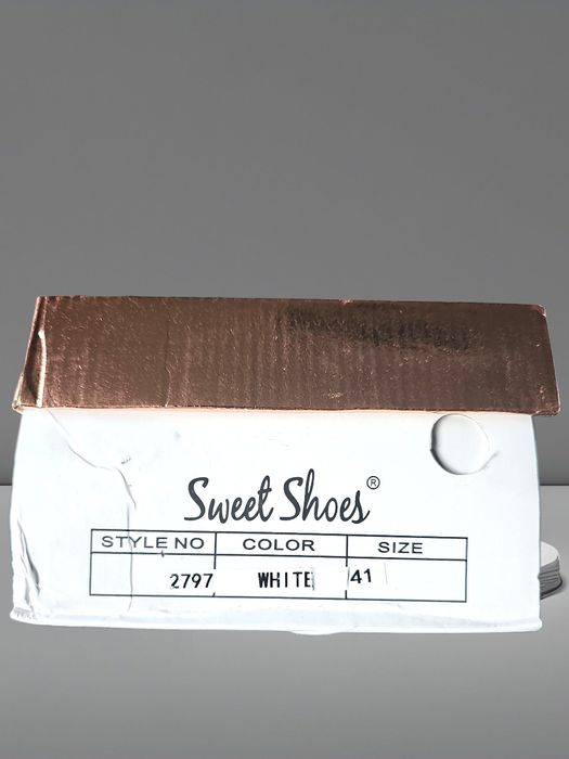 Buty sportowe damskie w eleganckiej białe zdobione złocenia 41-26,5