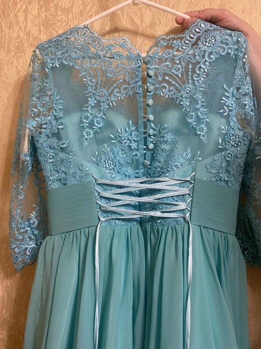 Сукня для випуску або урочистої події