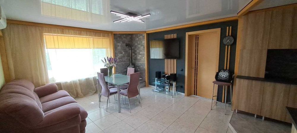 Продаж класного будинку в Рибальському на березі річки