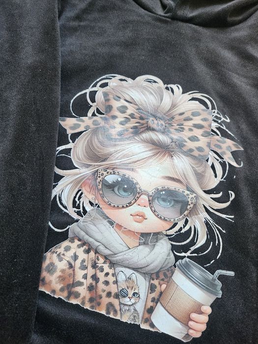 Welurowy dres z laleczką r.140/146