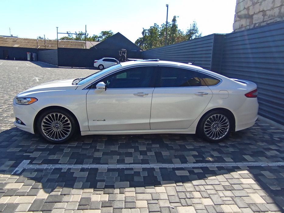 Ford fusion hybrid titanium 2015