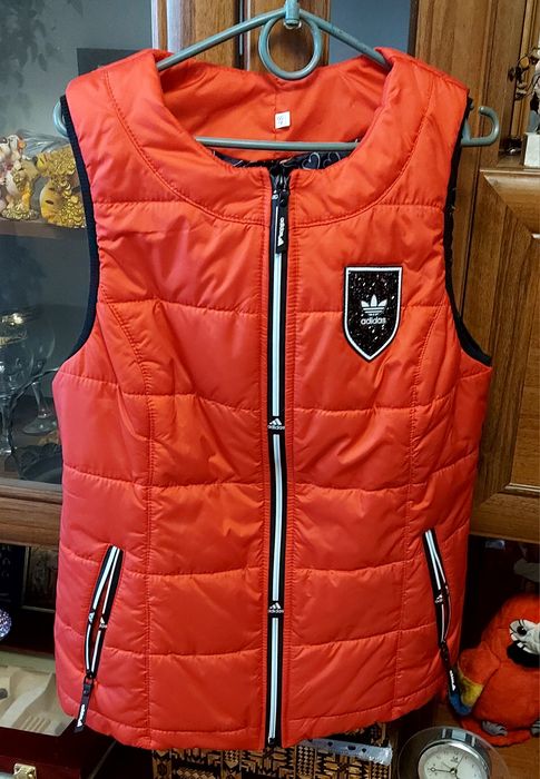 Продам  яркую жилетку, 46 размер