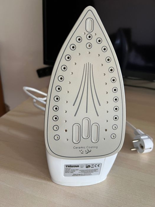 Żelazko przewodowe parowe Tristar PD-8939B 2000 W