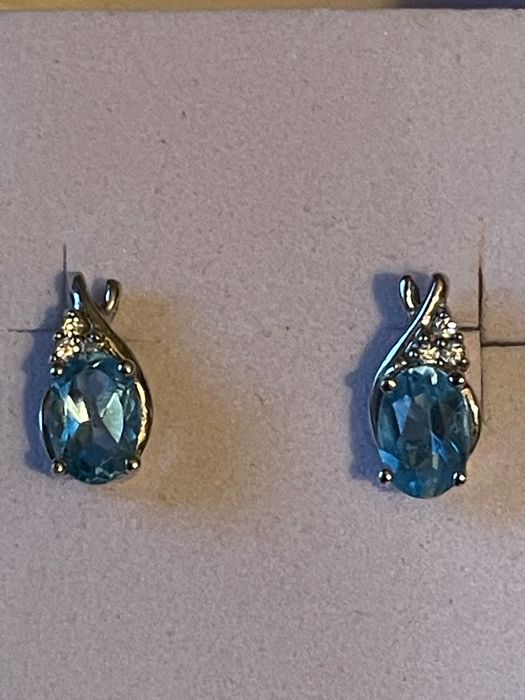 Złote kolczyki z topazami i diamentami