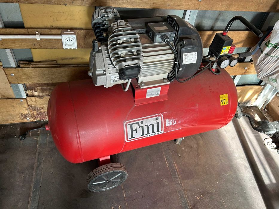 Kontener MAGAZYN warsztat 2,5 x 6,80 + instalacje + wyposażenie