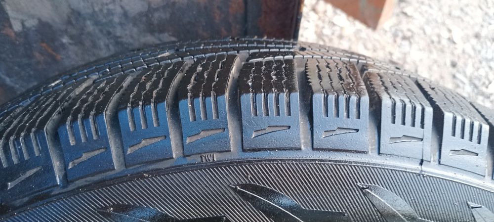 Продам зимову резину