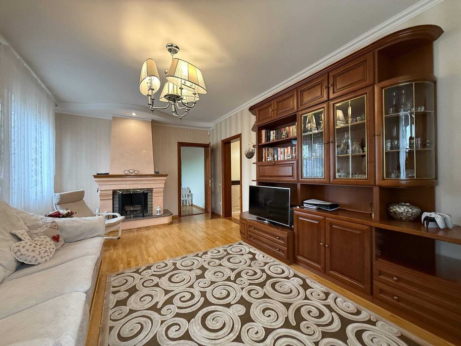 Продам затишний будинок з ділянкою в Центрі міста !