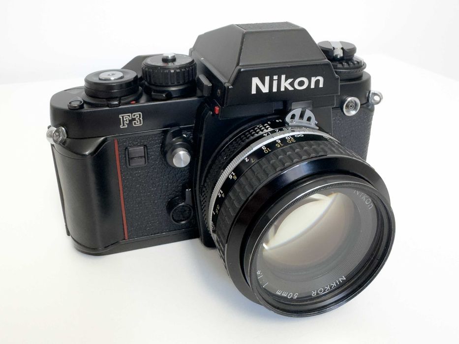 Câmara Nikon F3 com lente NIKKOR 50 mm f/1.4 — ótimo estado, funcional