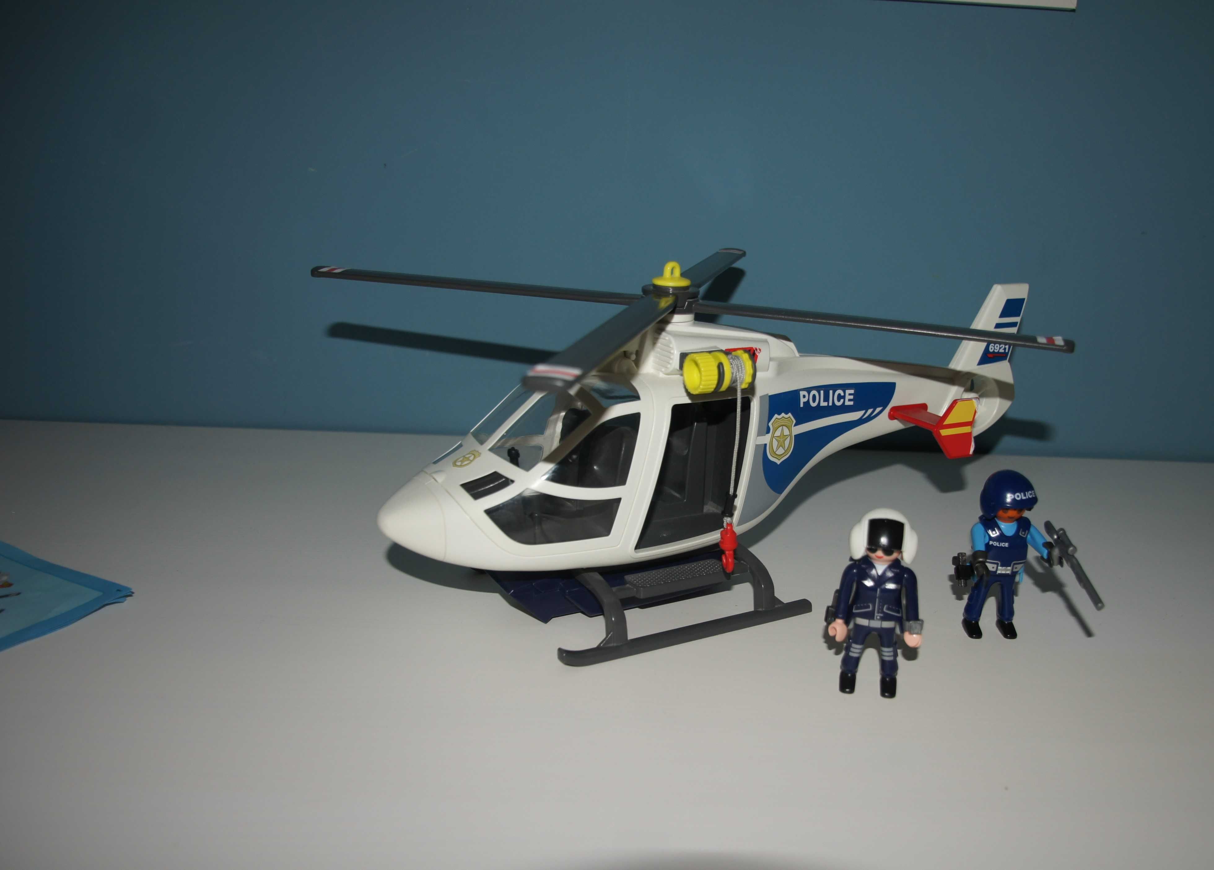 PLAYMOBIL 
6921 Helikopter policyjny z reflektorem LED