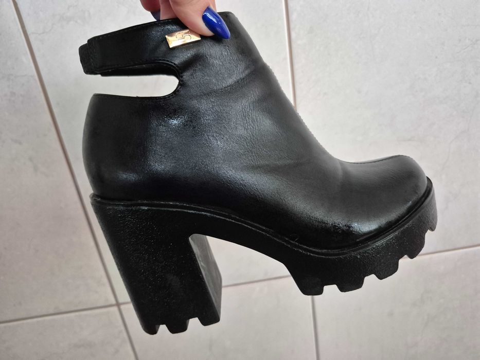 Botins pretos se