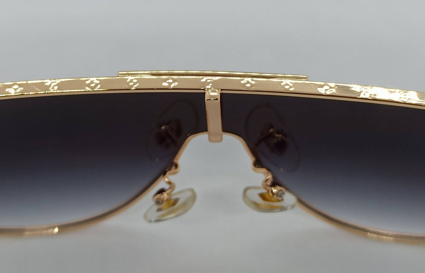Louis Vuitton очки маска стильные темно серый градиент в золотом метал