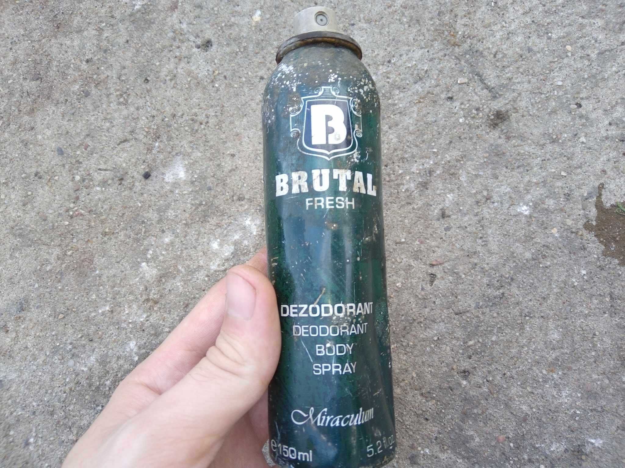 Perfumy Brutal Fresh dezodorant spray zużyte buteleczka Miraculum 1998