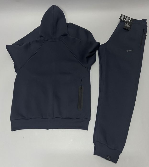 Мужской спортивный костюм на флисе в цвете графит