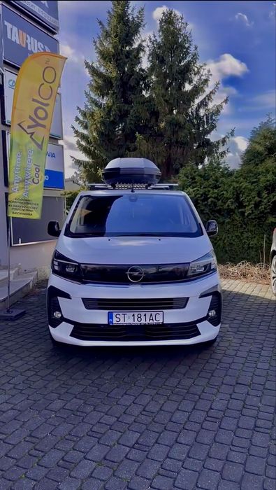 Wynajem busa Opel 9-osobowy–automat, Viniety, boks dachowy w zestawie