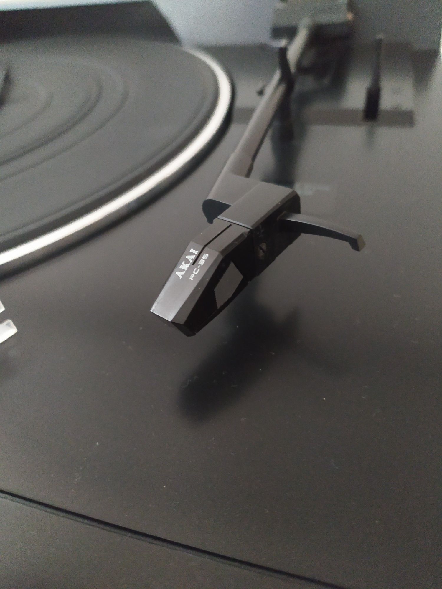 Akai gira discos AP A305, motor não gira, p/ peças bom estado.