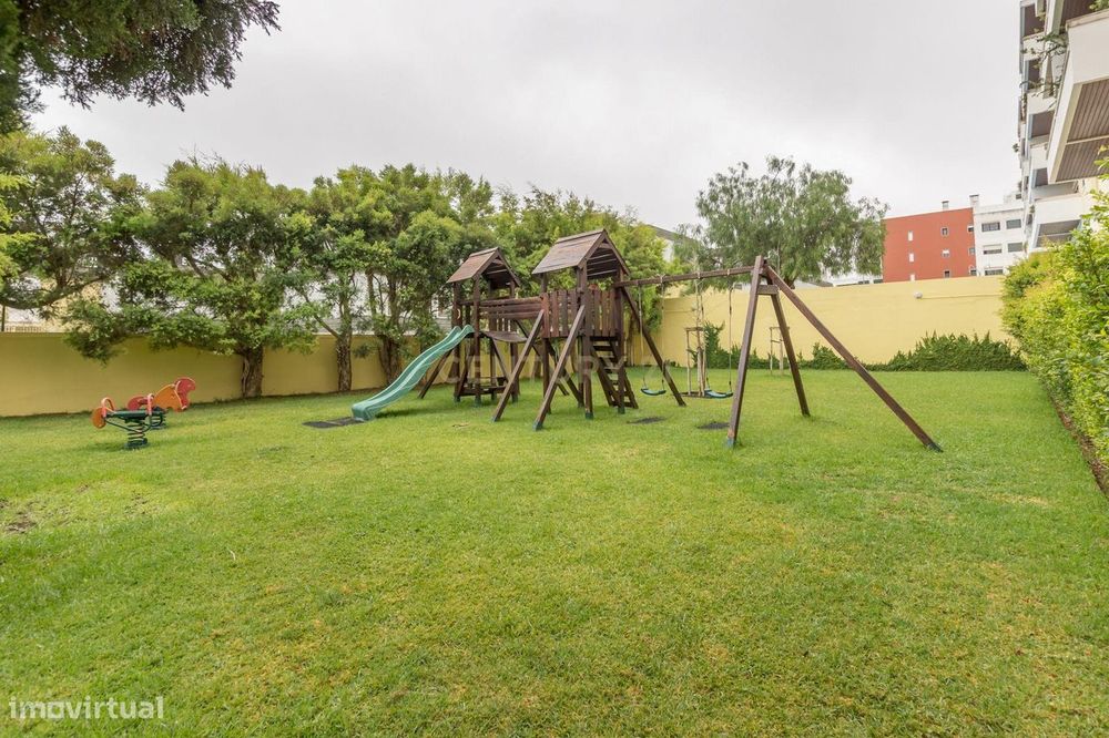 Arrendamento T3 em Condomínio Privado em Carnaxide