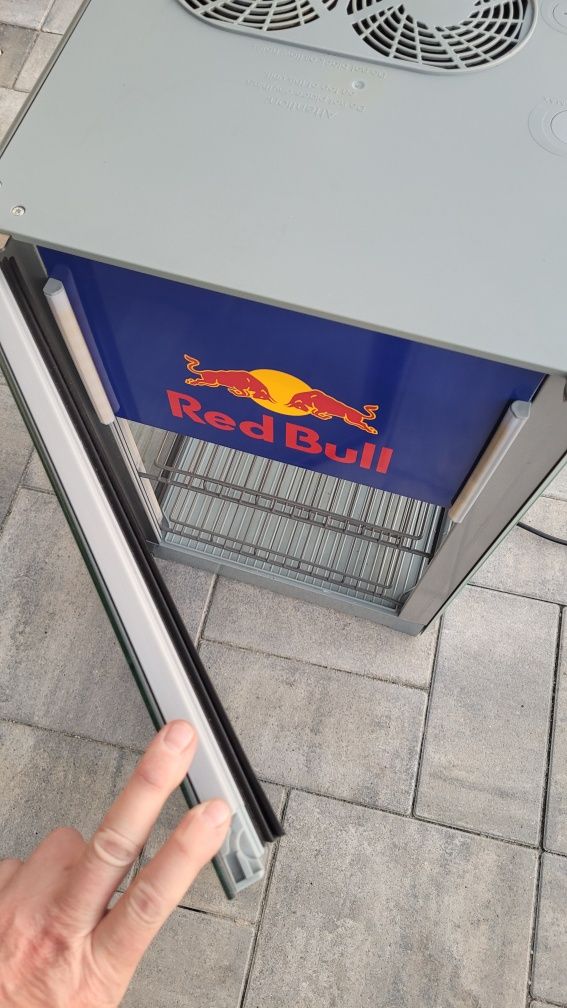 Lodówka RED BULL jak nowa