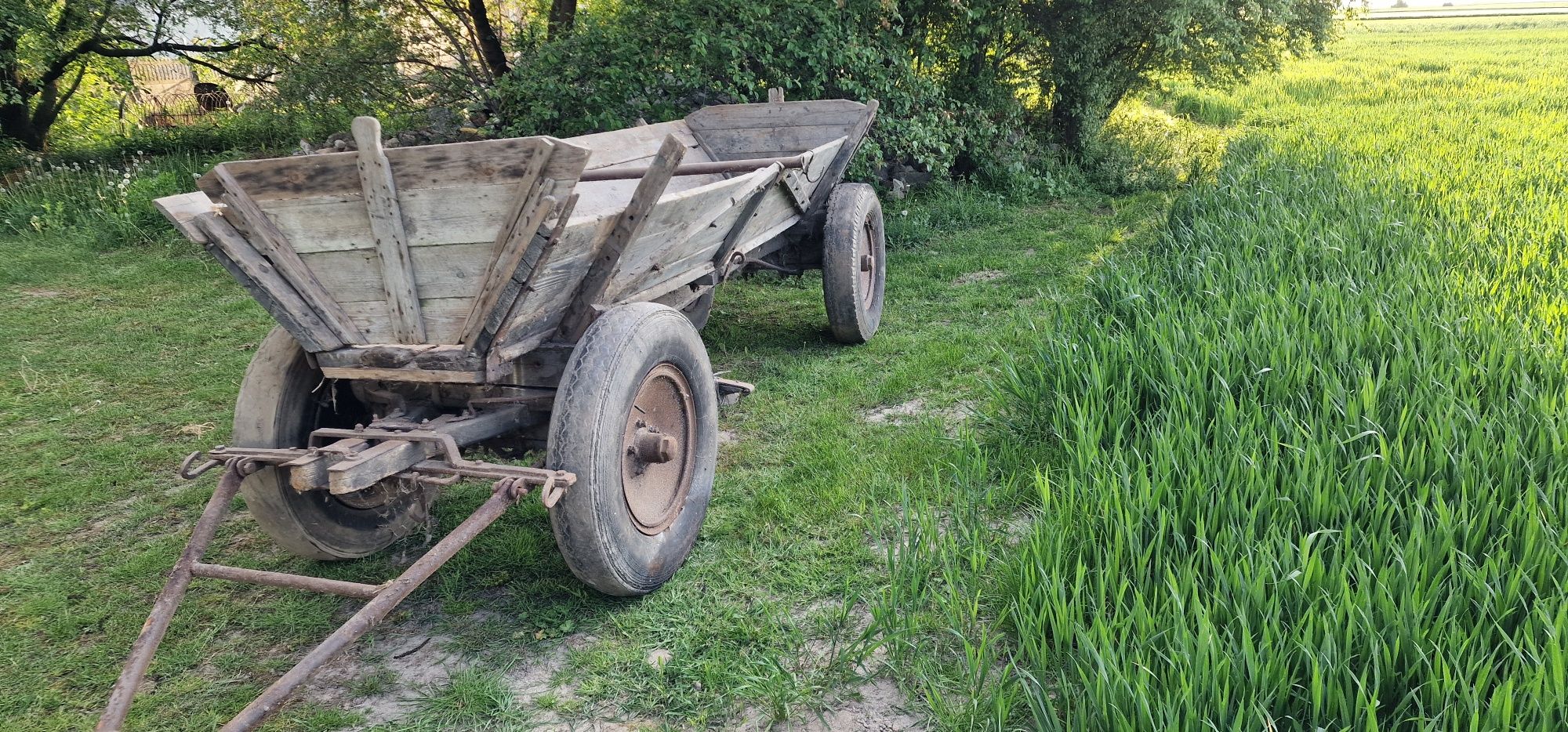 Wóz konny / przyczepa z dyszlem do ciągnika / traktora (dostępne dwa)