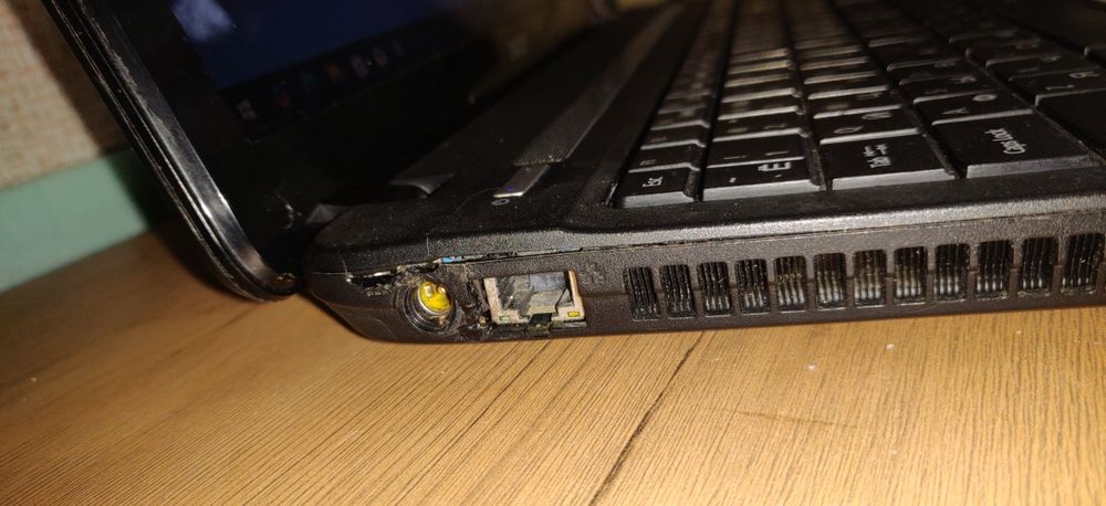 Ноутбук Acer E1-531-88304G1TMaks