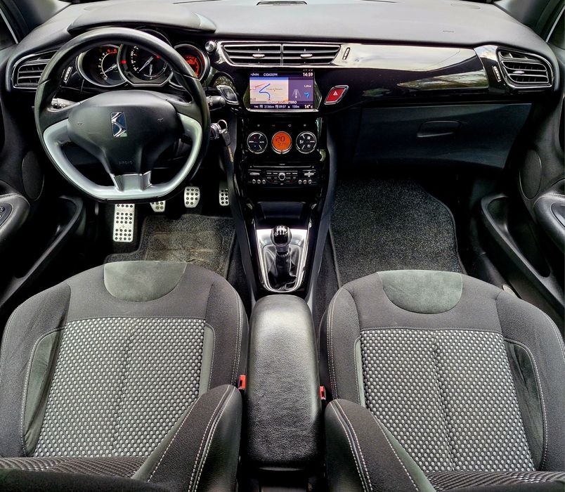 CITROEN DS3 1.6 HDI 92cv

2012/12
GPS
COMANDOS VOLANTE
LED'S
L