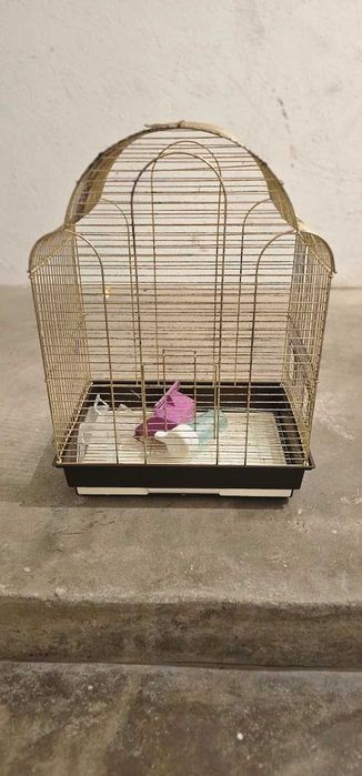 Gaiola metálica para pássaros