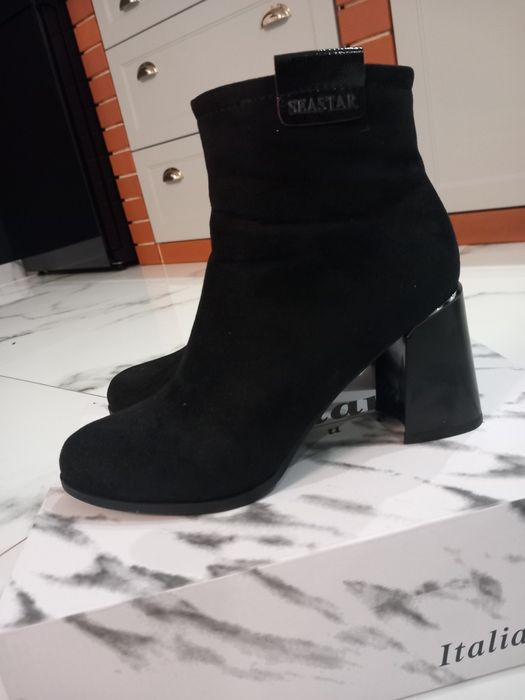 Śliczne NOWE botki na słupku 39