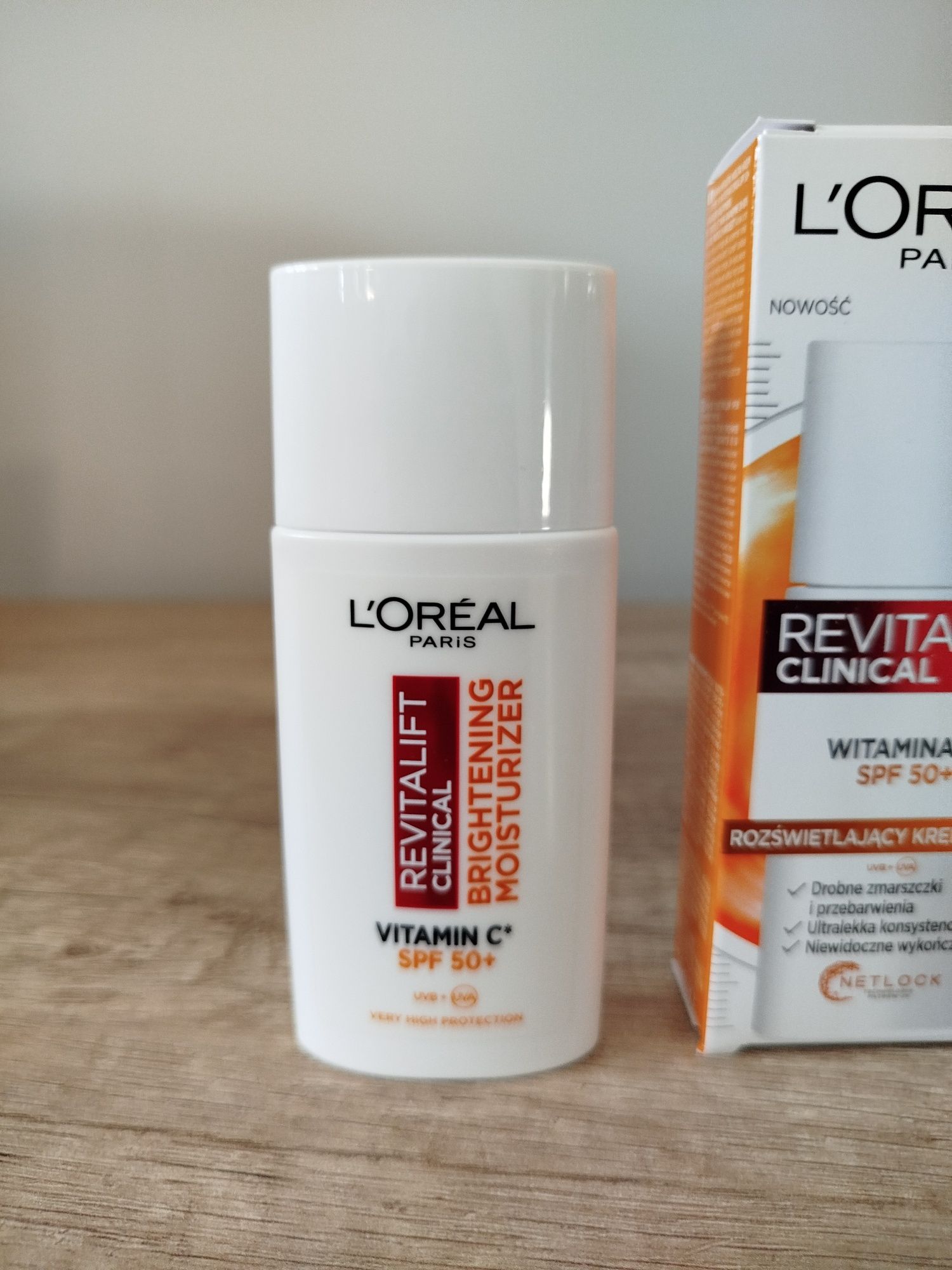 L'Oréal Paris Revitalift Clinical Rozświetlający krem SPF 50