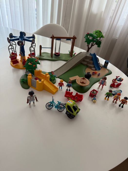 Playmobil 5024 duży plac zabaw karuzelą
