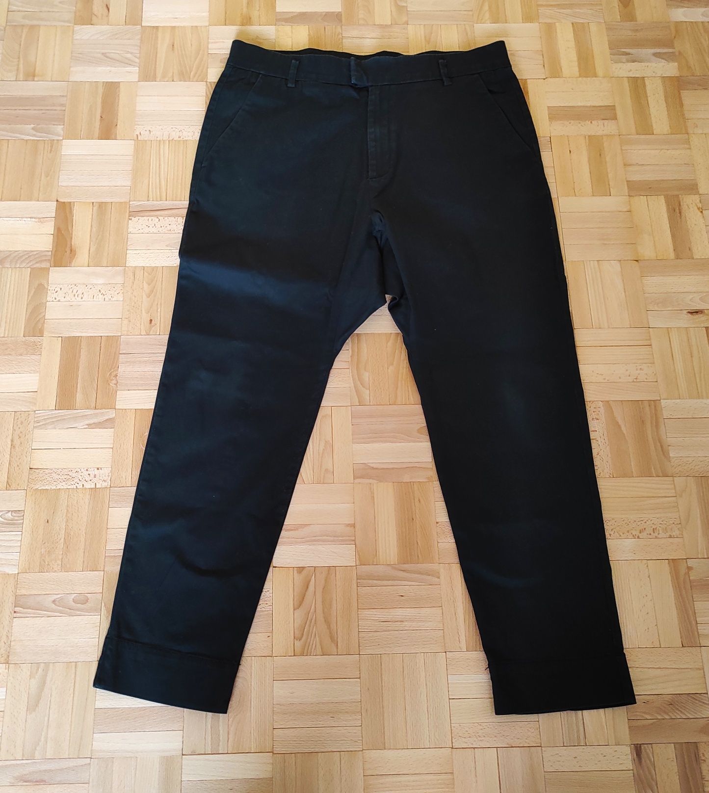 Bawełniane czarne spodnie męskie Reserved rozmiar M luźny stan