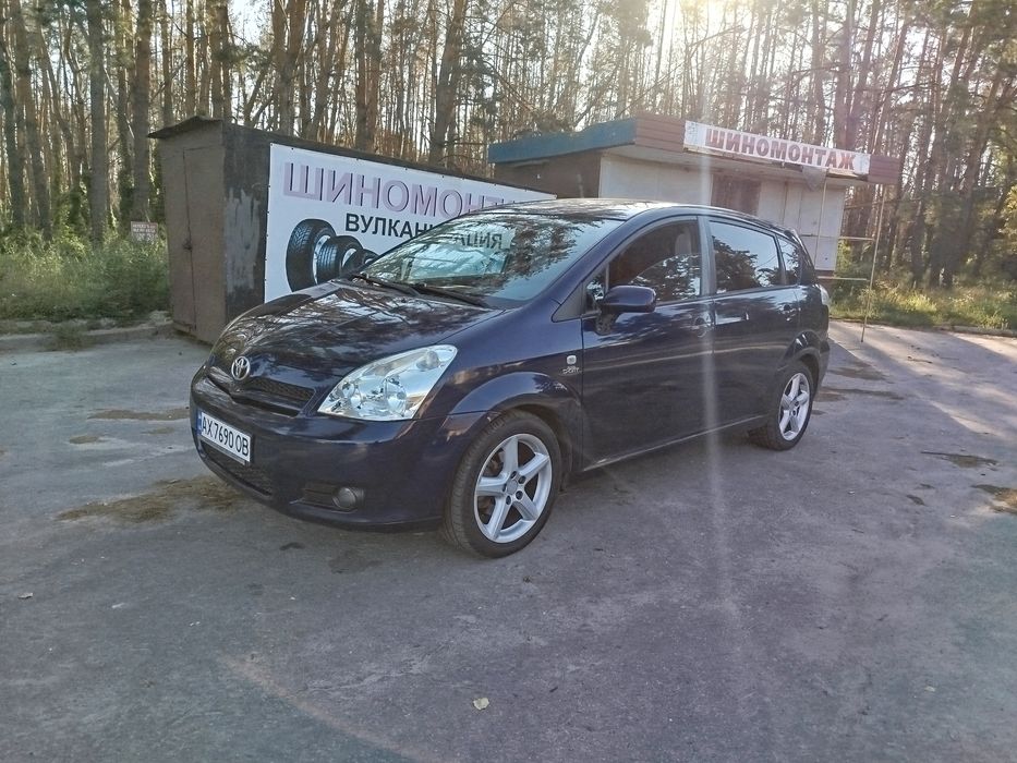 Toyota corolla verso 7 мест 2,2 дизель