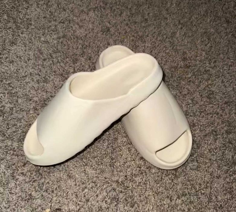 Chinelos estilo Yeezy Slide 43/44