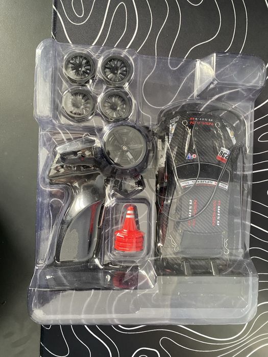 Радиоуправляемая дрифт-машинка Nissan GT-R 1:24, 2.4G