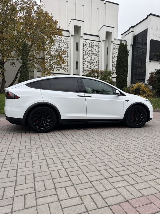 Пподам Tesla Model X