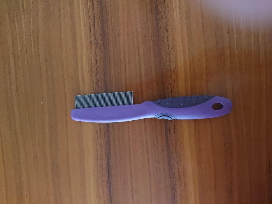 Grzebień dla zwierząt na pchły