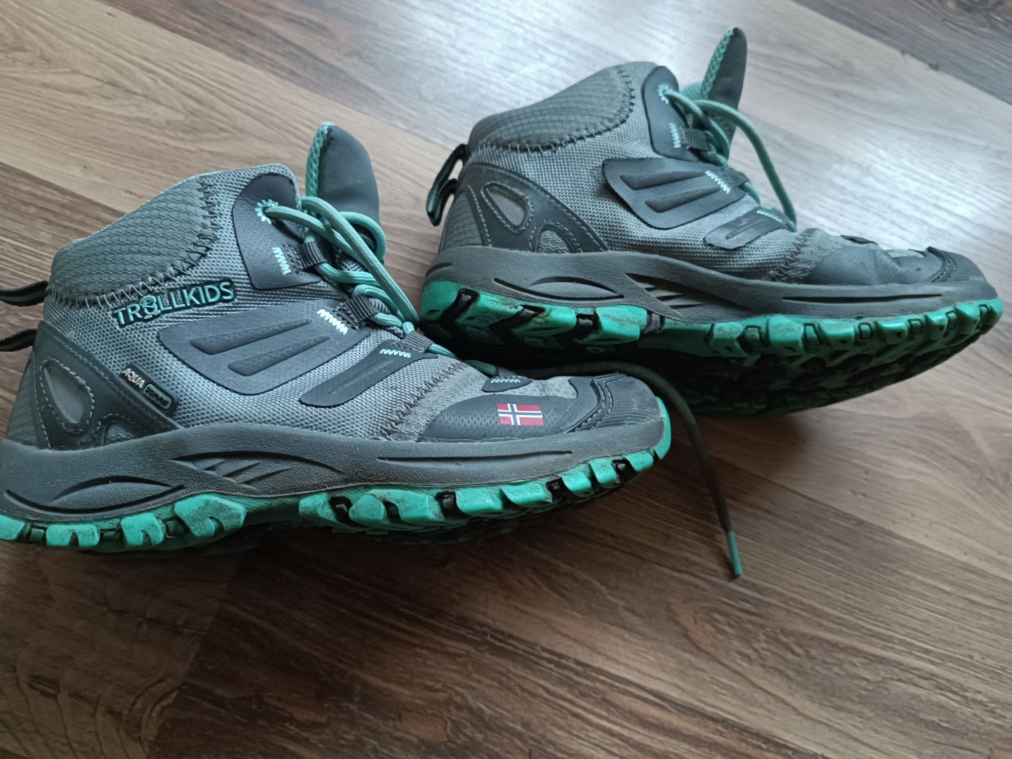 buty chłopięce trekkingowe r. 32