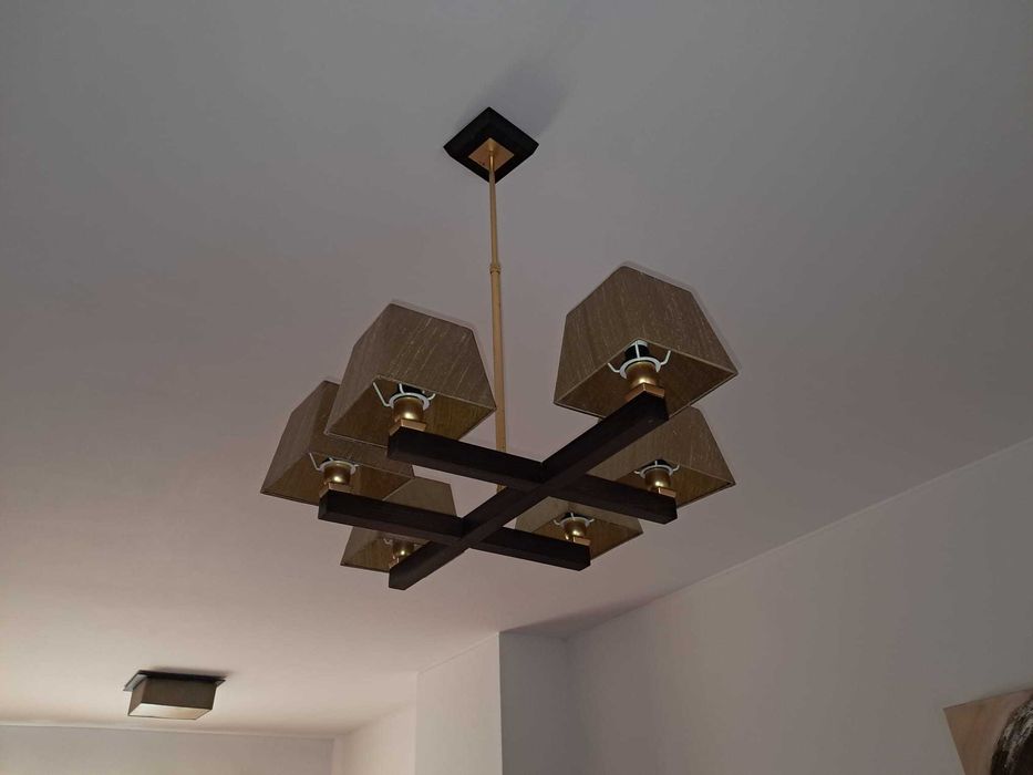 Candeeiro em bom estado