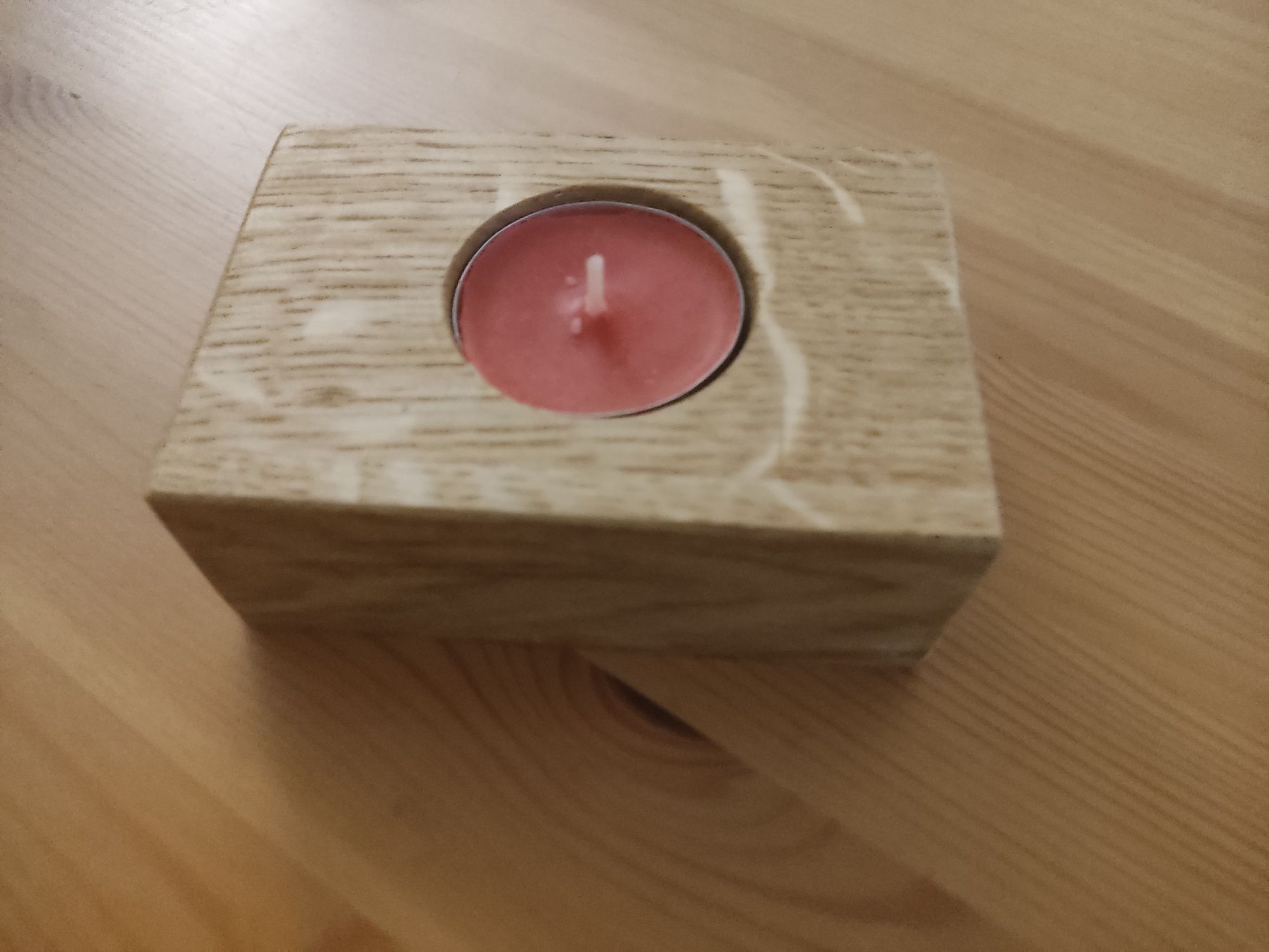 Pojedynczy dębowy świecznik na tealight nowy