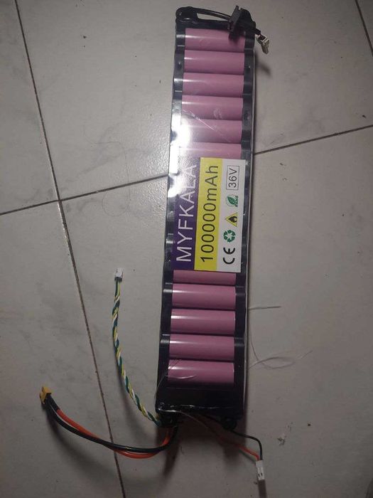 bateria de 36V e 10.000mAh (10Ah), fabricada pela MYFKALA