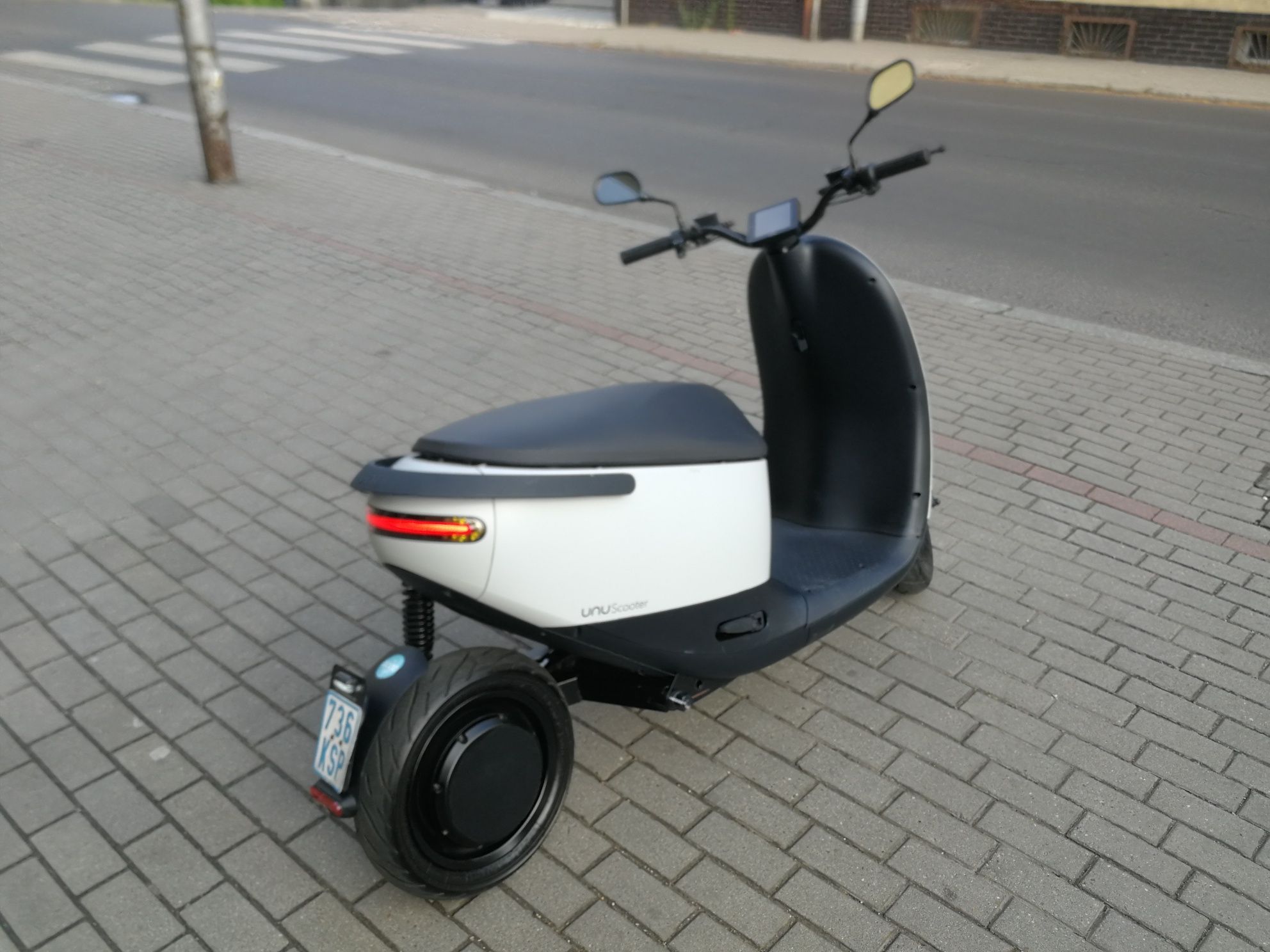 UNU SCOOTER PRO 4KW skuter elektryczny