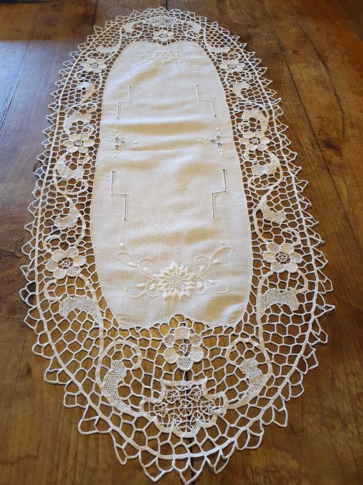 Naperon oval bordado Burano