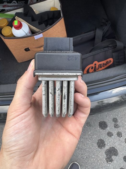 Регулятор ( реле ) отопителя салона Audi a6c5