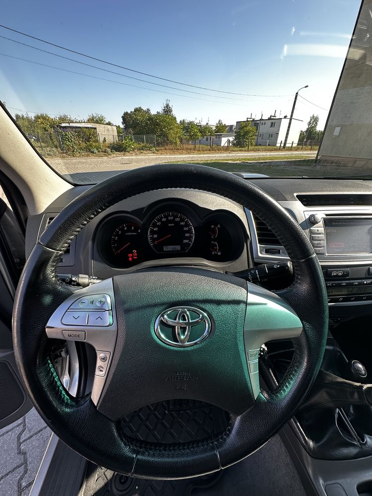 Toyota hilux 3.0 Salon Polsa 2 Własciciel